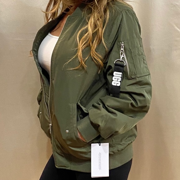 ⭐️SOLD⭐️UGG oversized bomber jacket💕 - Picture 7 of 10
